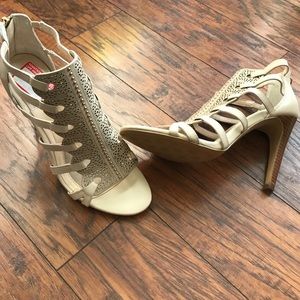 Isola | 4.5 in Heels